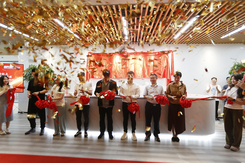 格瑞普电池领导剪彩 格瑞普电池领导剪彩